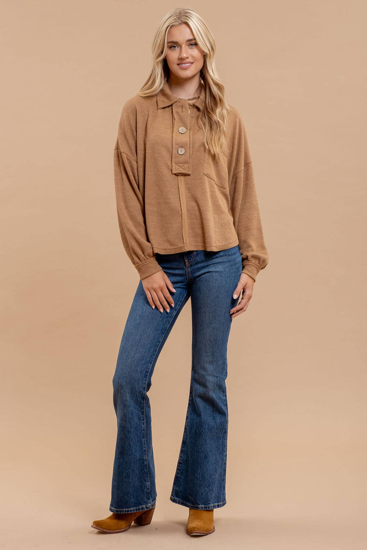 COLLARED RAW EDGE KNIT TOP