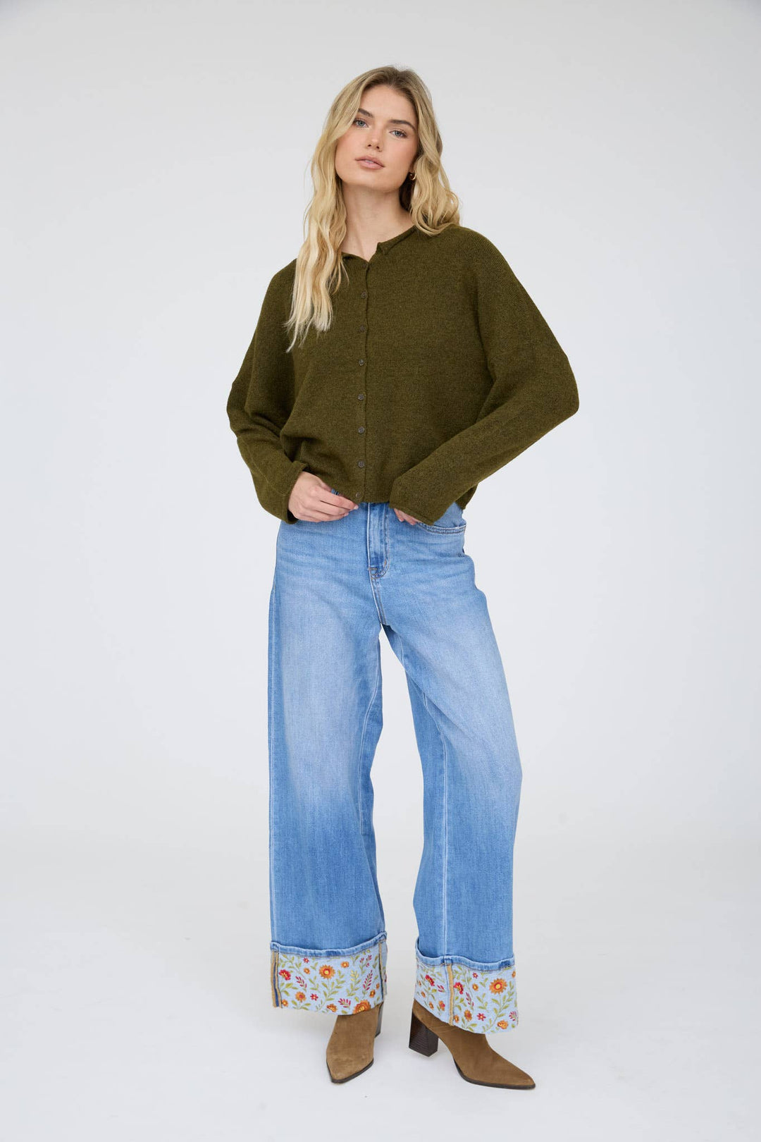 LIGHTWEIGHT BUTTON DOWN KNIT CARDIGAN