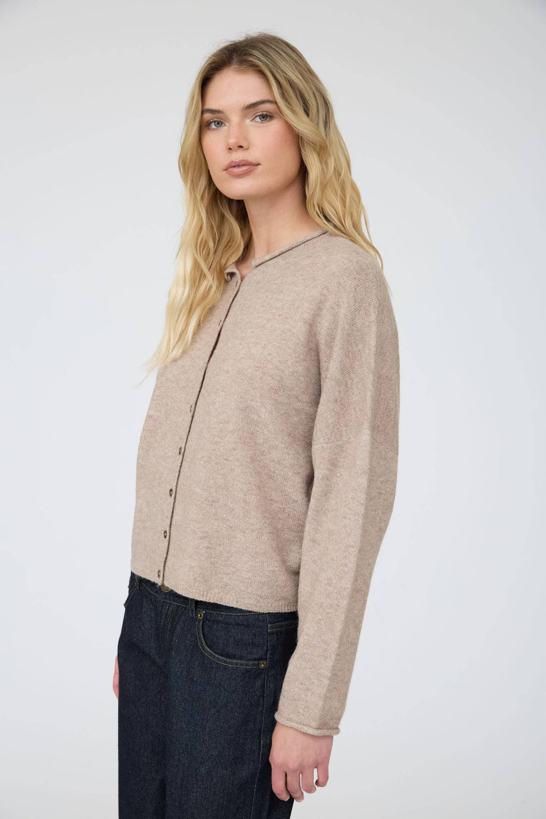 LIGHTWEIGHT BUTTON DOWN KNIT CARDIGAN