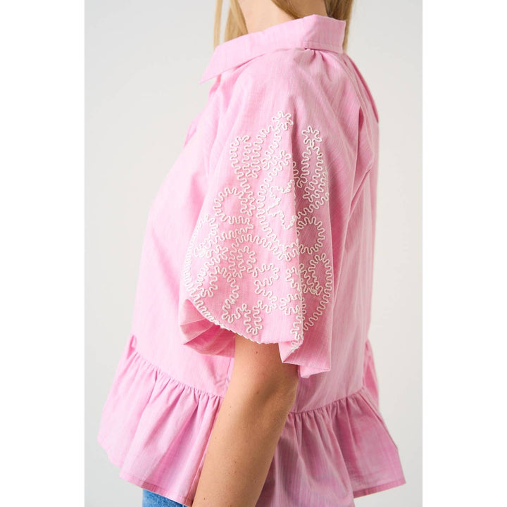 EMBROIDERY BUBBLE SLEEVE PEPLUM BUTTON DOWN SHIRT