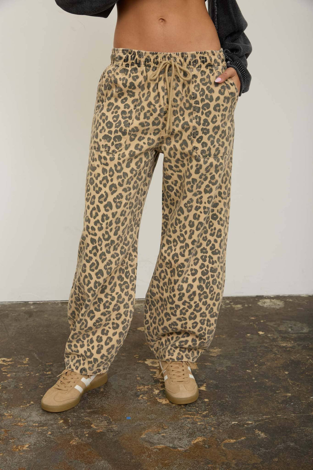 LEOPARD PRINT DRAWSTRING BARREL PANTS