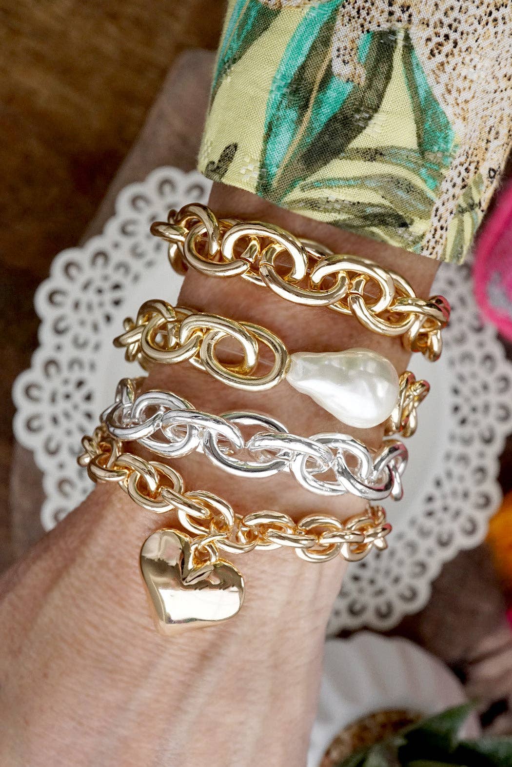 Modern Muse – Chunky Stretch Bracelet with Sculpted Pearl Bead