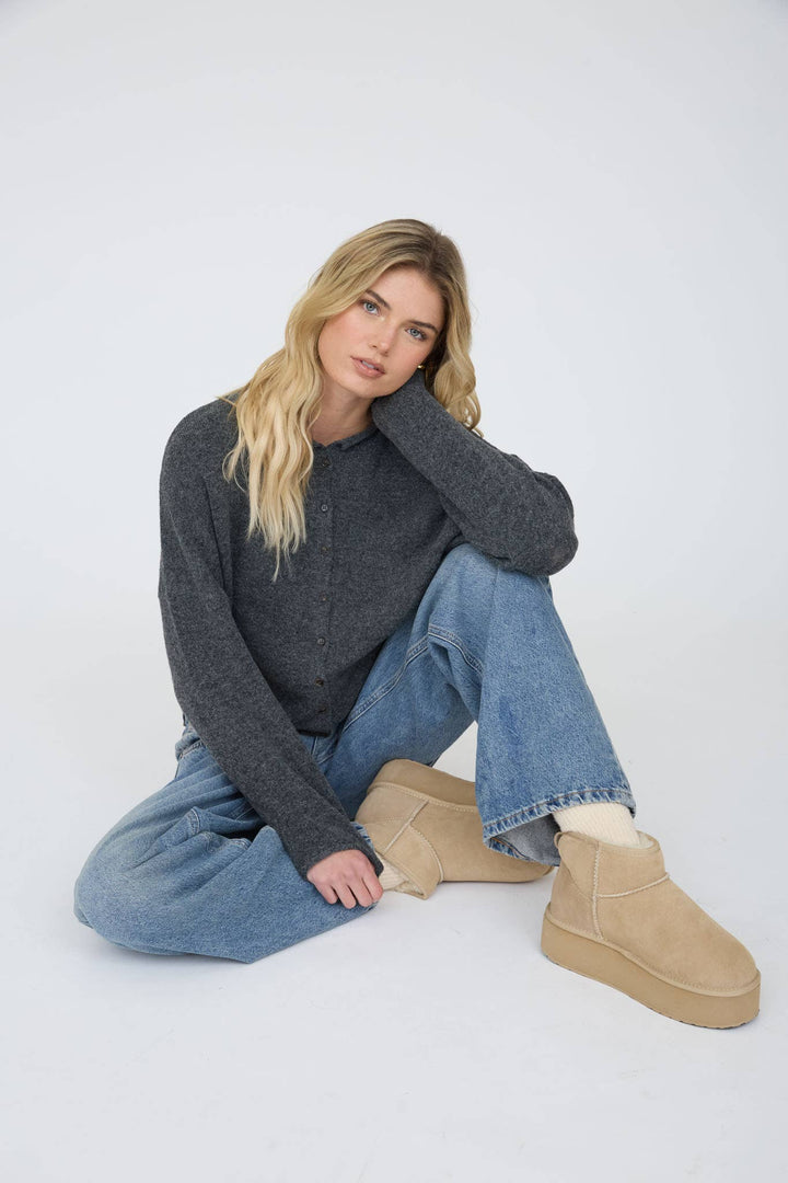 LIGHTWEIGHT BUTTON DOWN KNIT CARDIGAN
