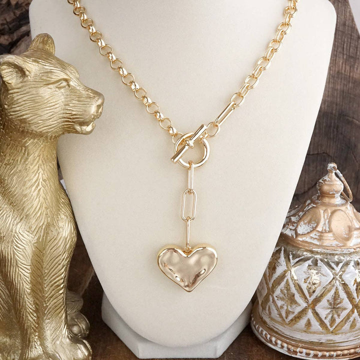 Heartline Glow – Hammered Heart Lariat Necklace in Gold