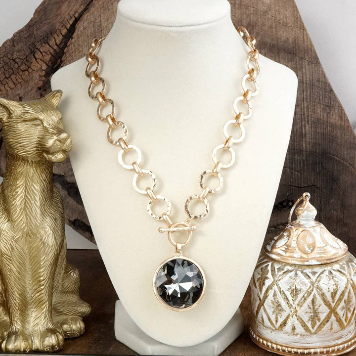 Gilded Radiance – Chunky Ring Chain Necklace with Sparkly Crystal