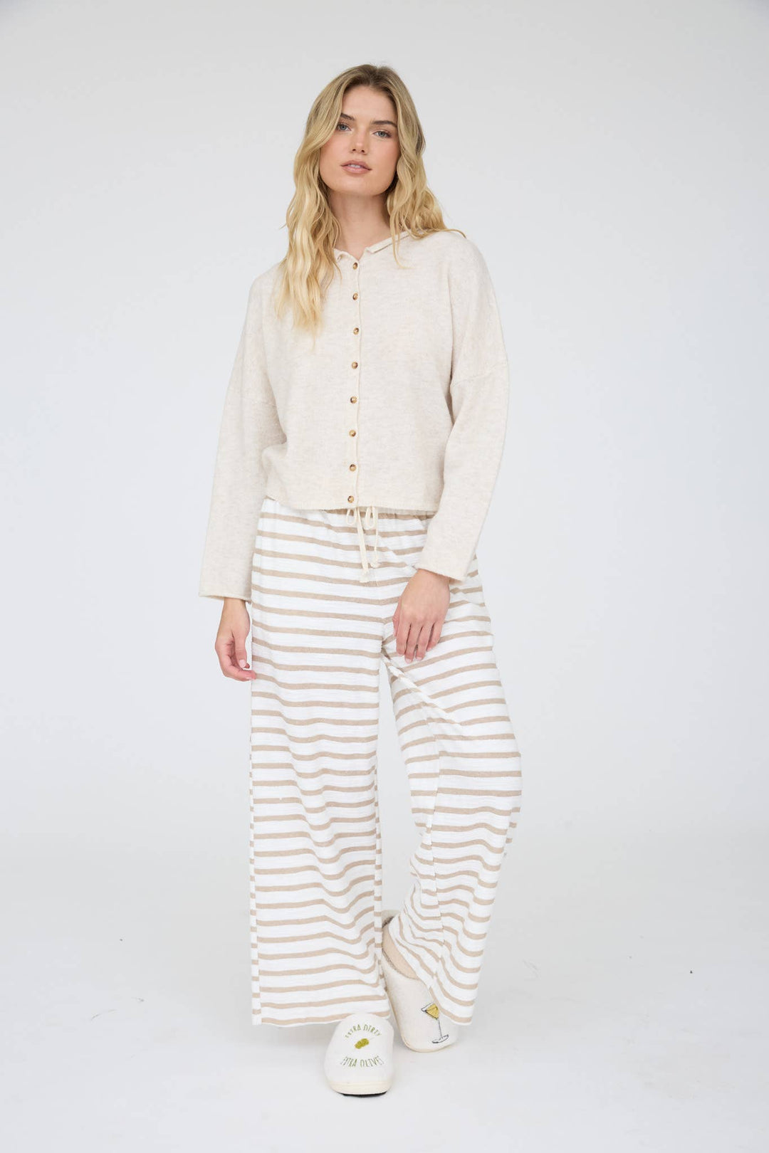 LIGHTWEIGHT BUTTON DOWN KNIT CARDIGAN