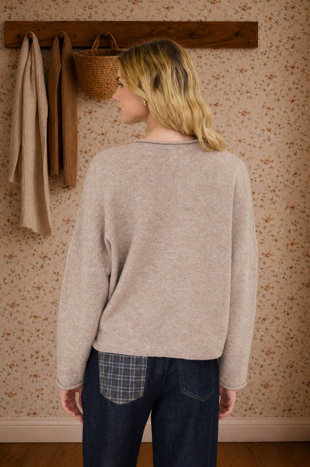 LIGHTWEIGHT BUTTON DOWN KNIT CARDIGAN