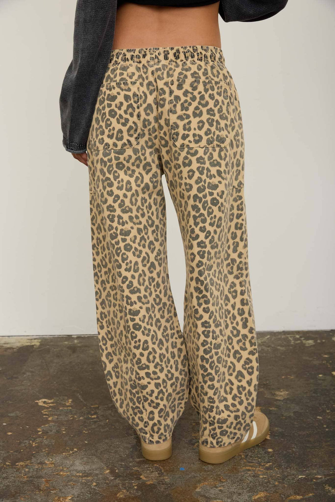 LEOPARD PRINT DRAWSTRING BARREL PANTS